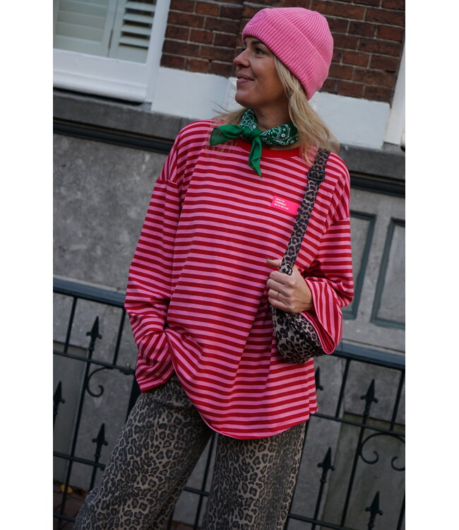 OVERSIZED STREEP TOP ROOD ROZE