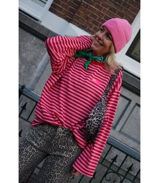 OVERSIZED STREEP TOP ROOD ROZE