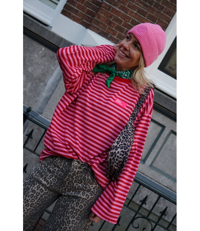 OVERSIZED STREEP TOP ROOD ROZE