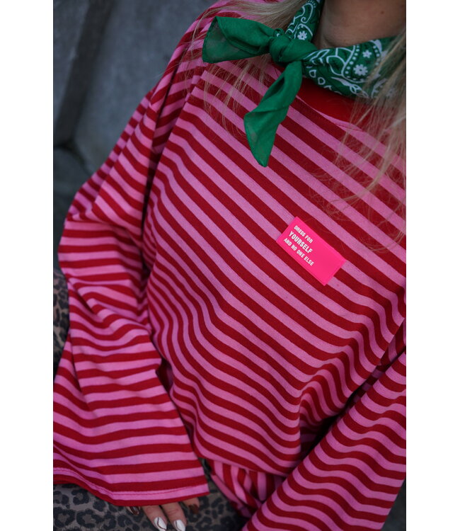 OVERSIZED STREEP TOP ROOD ROZE