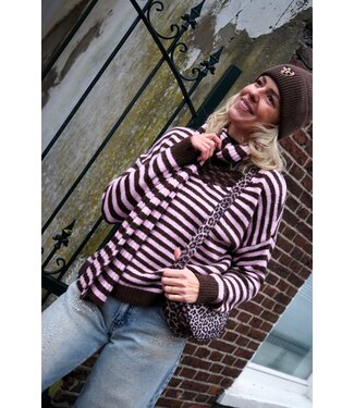 TRUI MET SJAAL BRUIN ROZE