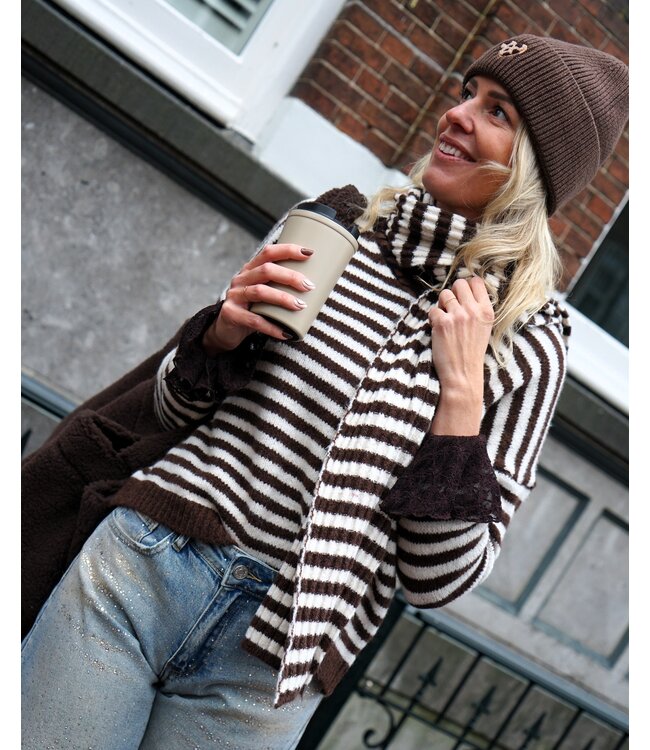 TRUI MET SJAAL BRUIN OFF-WHITE