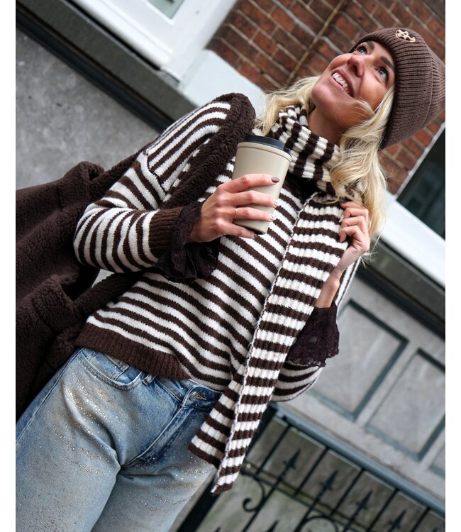 TRUI MET SJAAL BRUIN OFF-WHITE