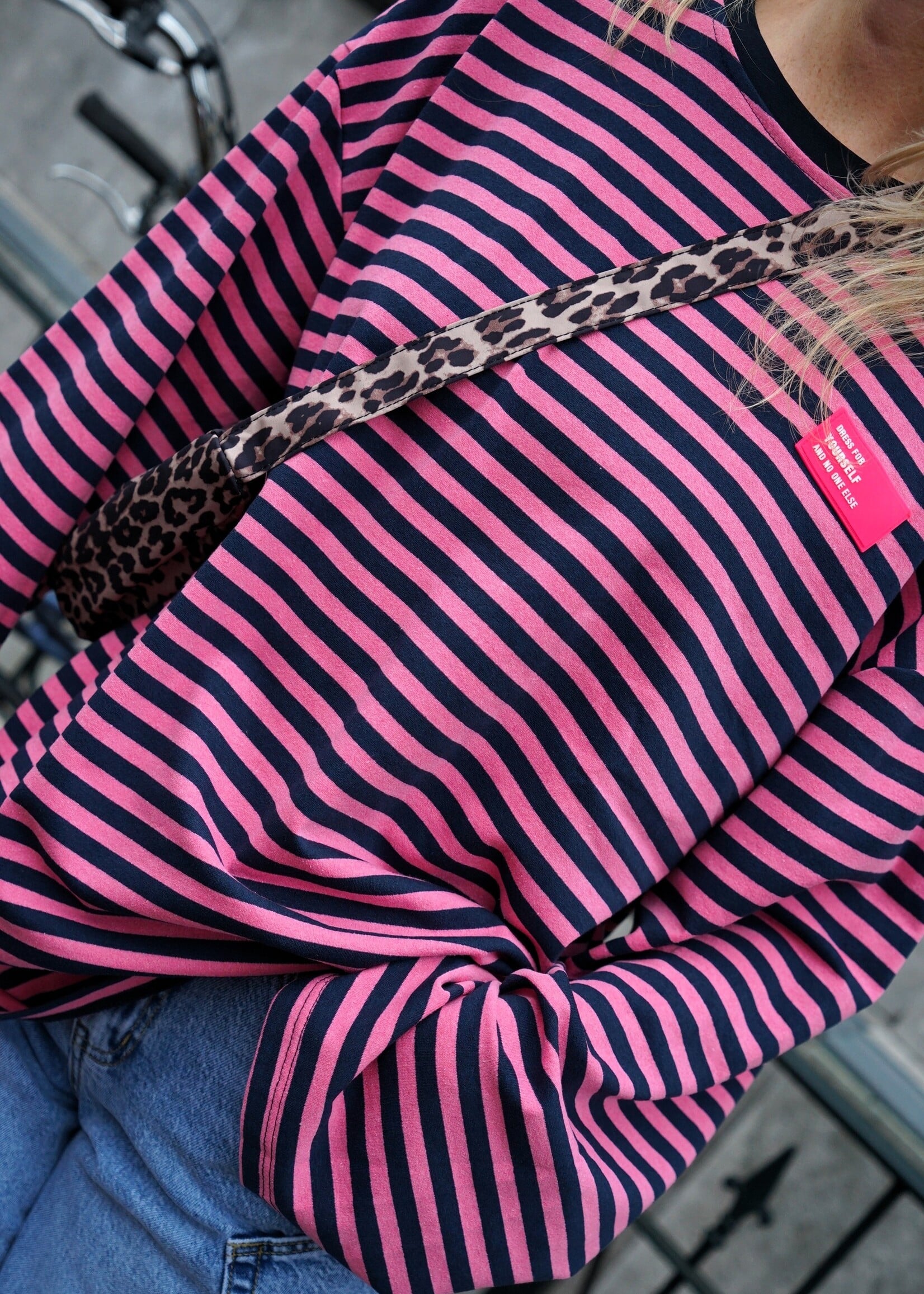 OVERSIZED STREEP TOP BLAUW ROZE