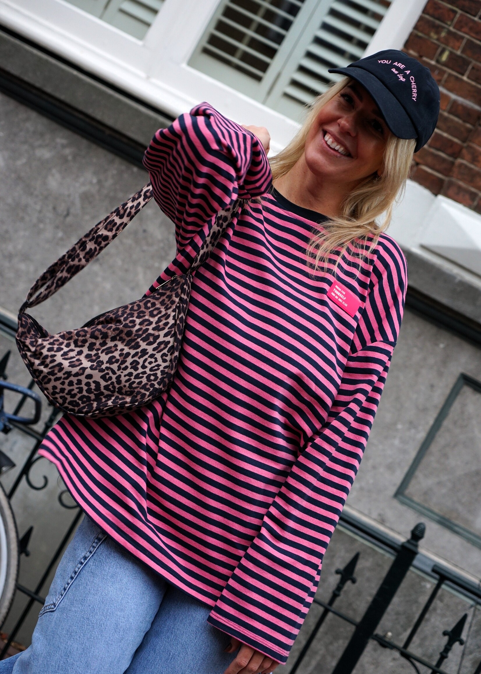 OVERSIZED STREEP TOP BLAUW ROZE