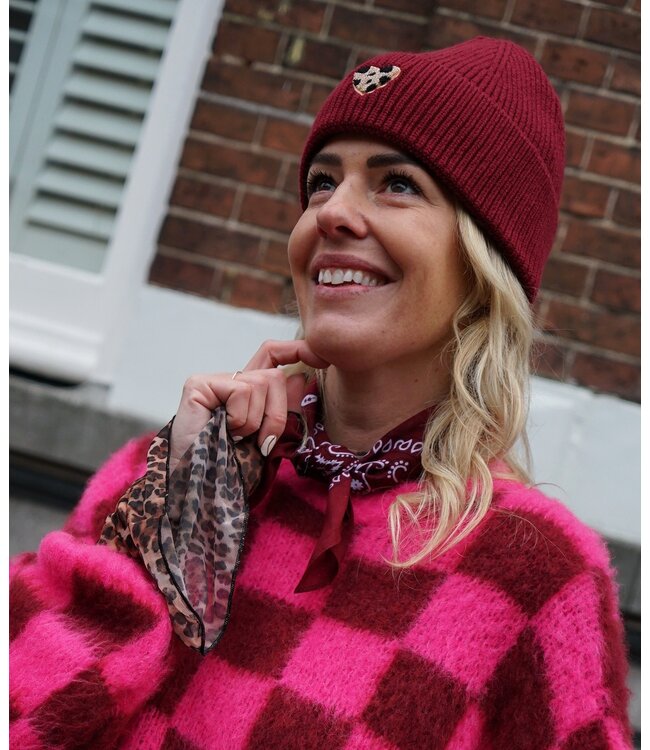 MUTS HART BURGUNDY LEOPARD
