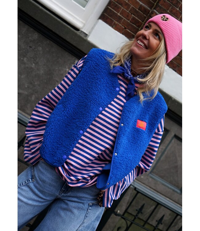 TEDDY GILET OUT OF OFFICE BLAUW