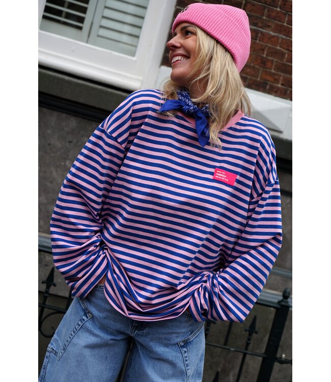 OVERSIZED STREEP TOP ROZE BLAUW