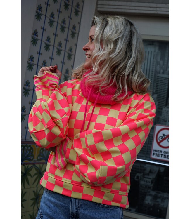 SWEATER GEBLOKT GEEL ROZE
