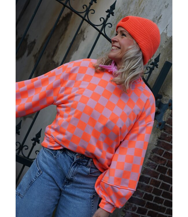 SWEATER GEBLOKT ORANJE ROZE