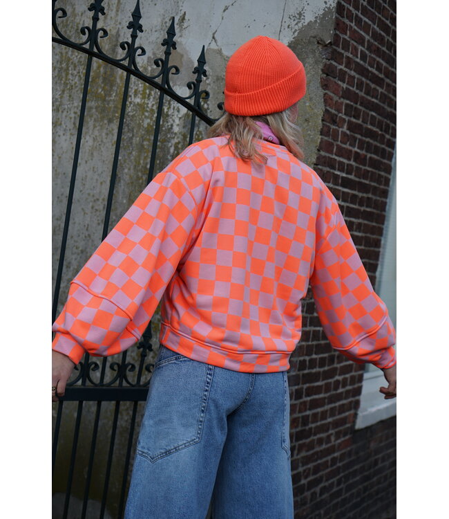 SWEATER GEBLOKT ORANJE ROZE