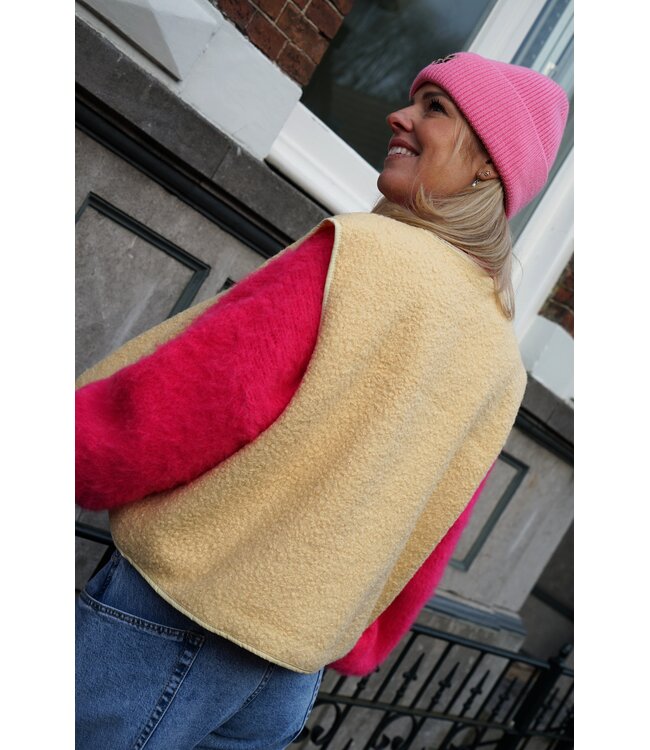 GILET OUT OF OFFICE GEEL