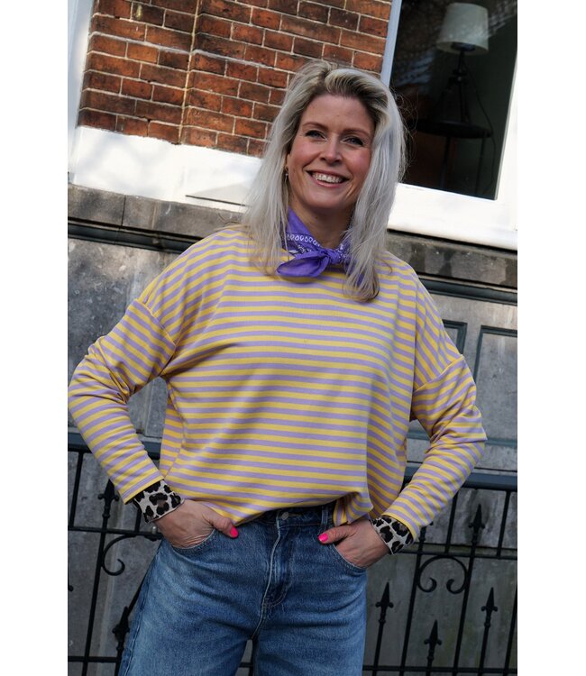 STREEP TOP KIM LILA GEEL