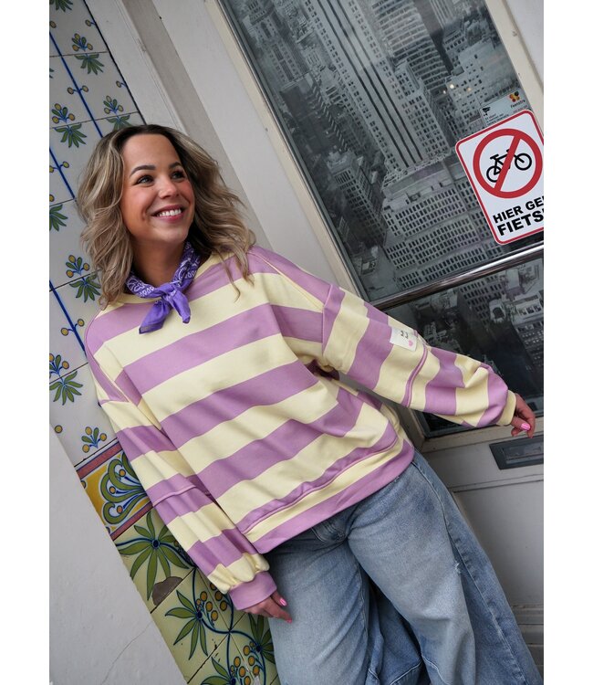 STREEP SWEATER LOVER LILA GEEL