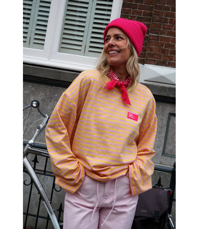 OVERSIZED STREEP TOP GEEL ROZE