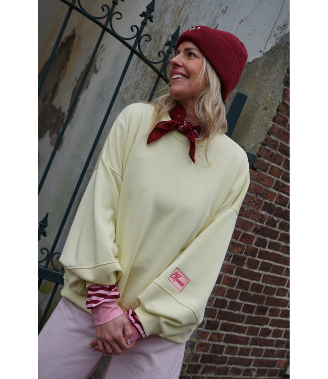 SWEATER MARAIS GEEL