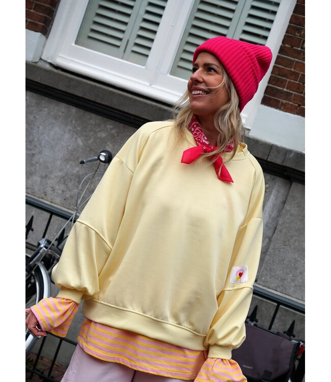 SWEATER GOOD VIBES GEEL