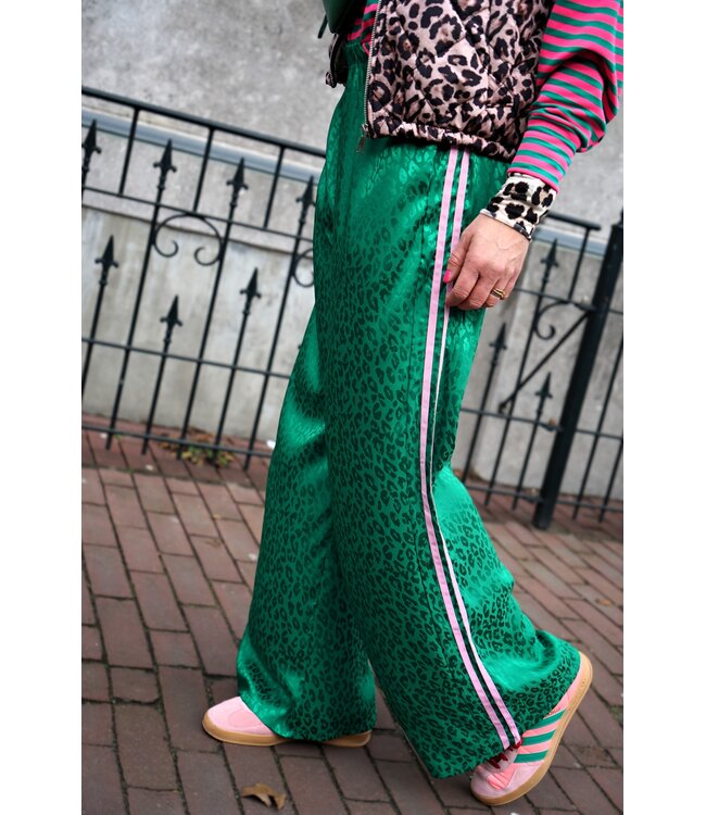 WIJDE BROEK LEOPARD GROEN