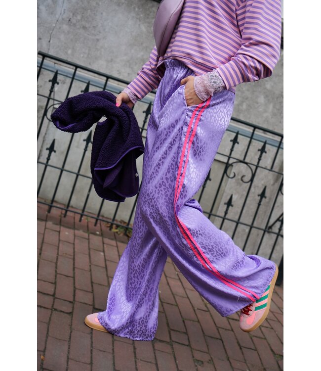 WIJDE BROEK LEOPARD LILA