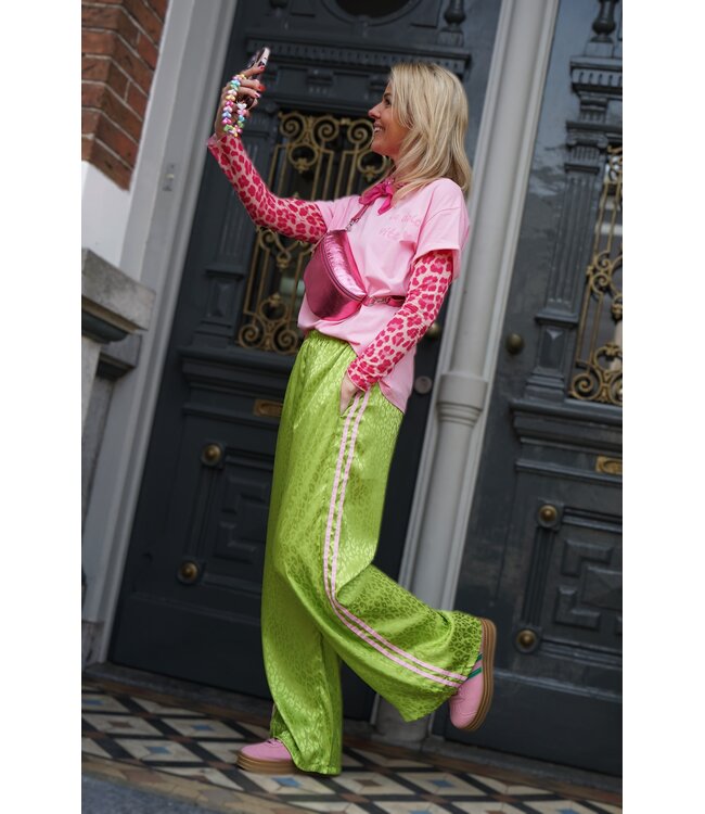 WIJDE BROEK LEOPARD GIFGROEN