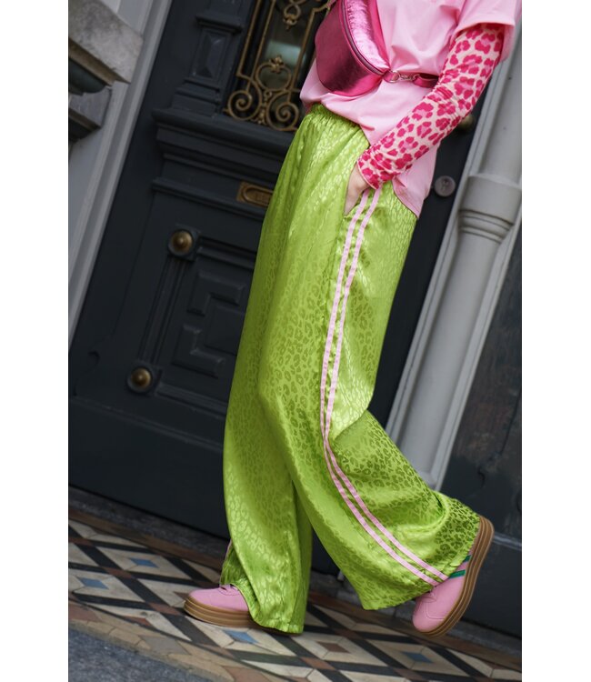 WIJDE BROEK LEOPARD GIFGROEN
