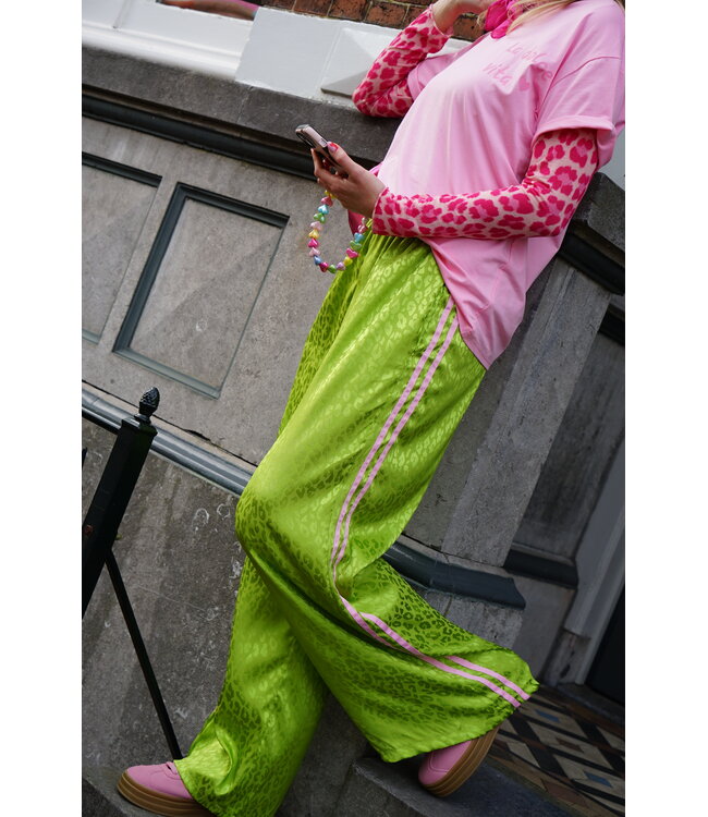 WIJDE BROEK LEOPARD GIFGROEN