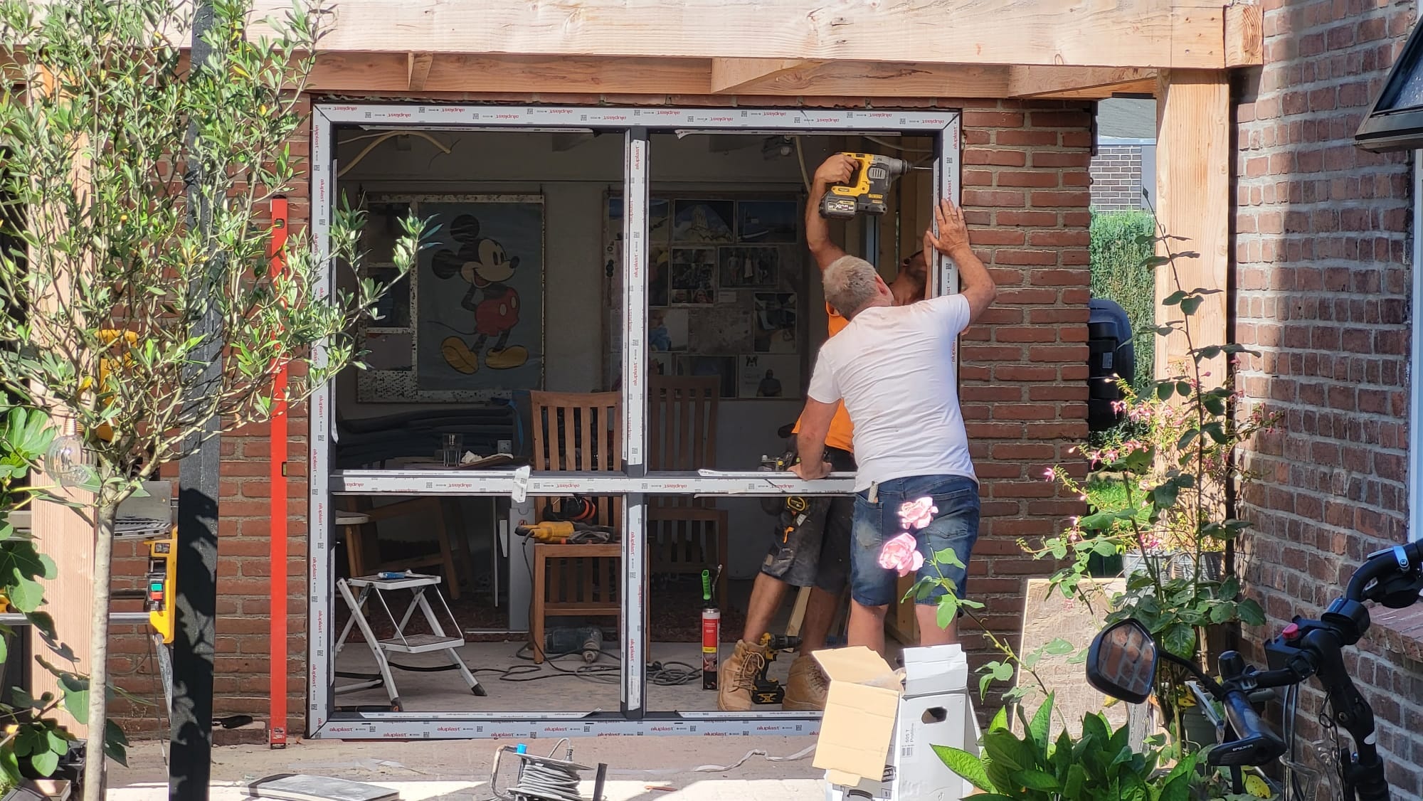 Efficiënt bouwen: ontdek onze voorraad kozijnen met levering binnen 3 weken!