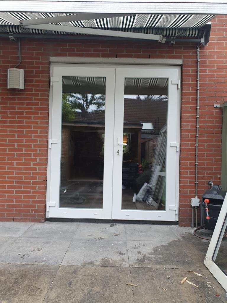 Kozijnen reparatie of vervanging: wanneer kies je voor kunststof kozijnen?