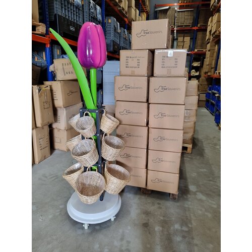 Tulpendisplay  gevuld  met houten tulpen