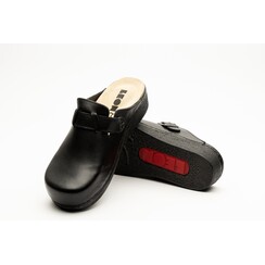 Slip-on clog in sizes 36 to 41 - removable sole and anti-slip stud - color black