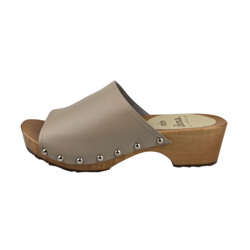 DINA Dina Houten sandalen beige met studs