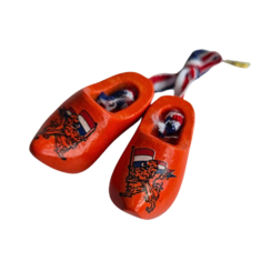 breastpin 2 shoes orange lion