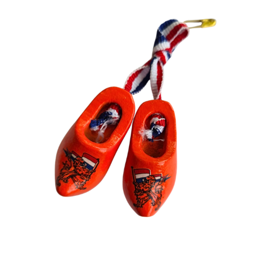 breastpin 2 shoes orange lion
