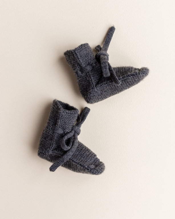 hvid booties // charcoal