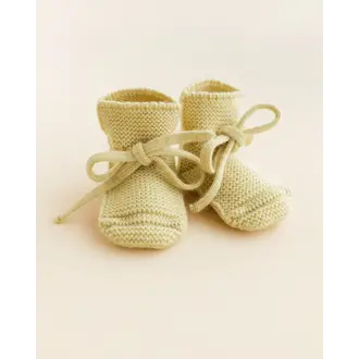 hvid booties // light yellow