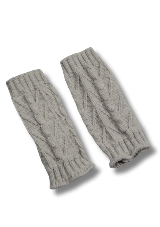 Two You Label knitted legwarmers // oat