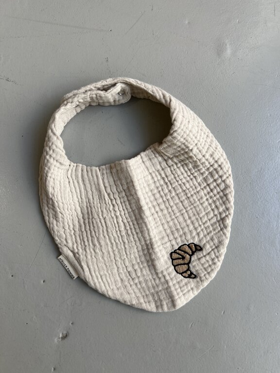 Atelier Pomme tiny bib // bonjour beige