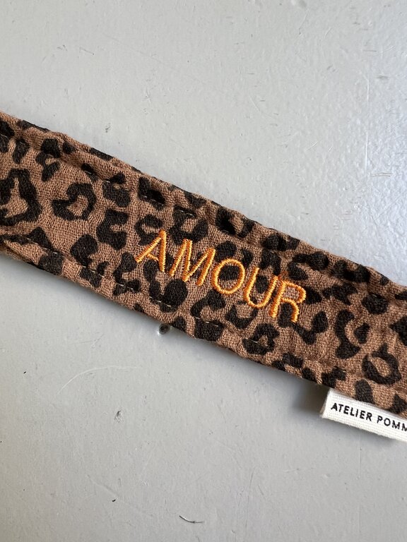 Atelier Pomme pacifier cord // leopard