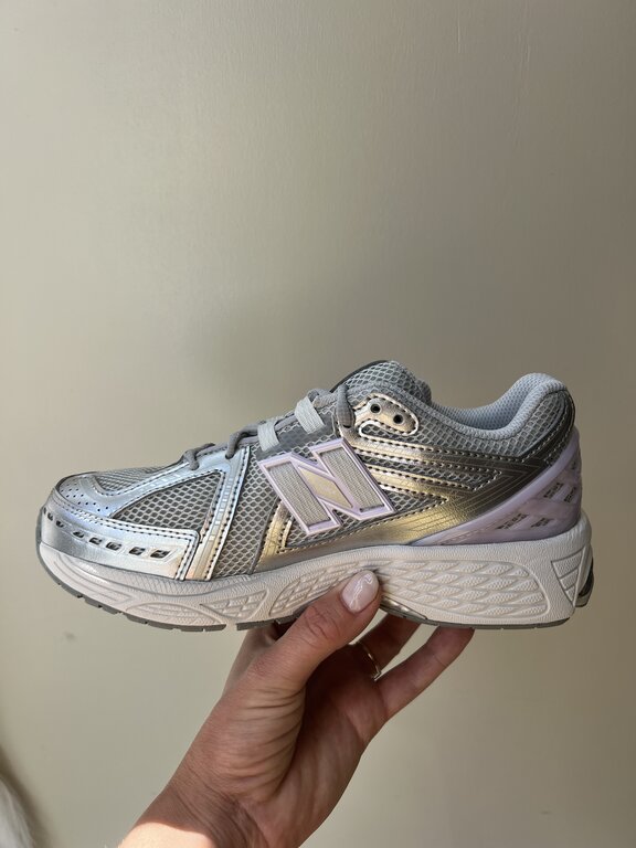 New Balance 1906 kids // silver metallic / milk violet