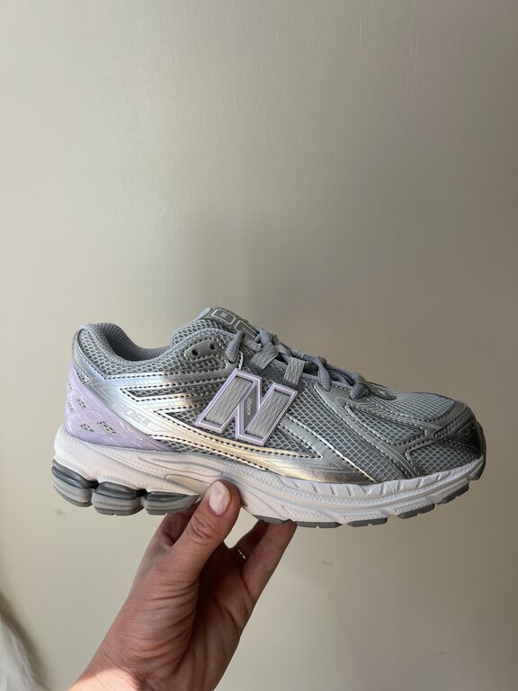 New Balance 1906 kids // silver metallic / milk violet