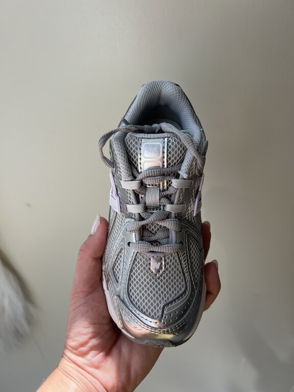 New Balance 1906 teens // silver metallic / milk violet