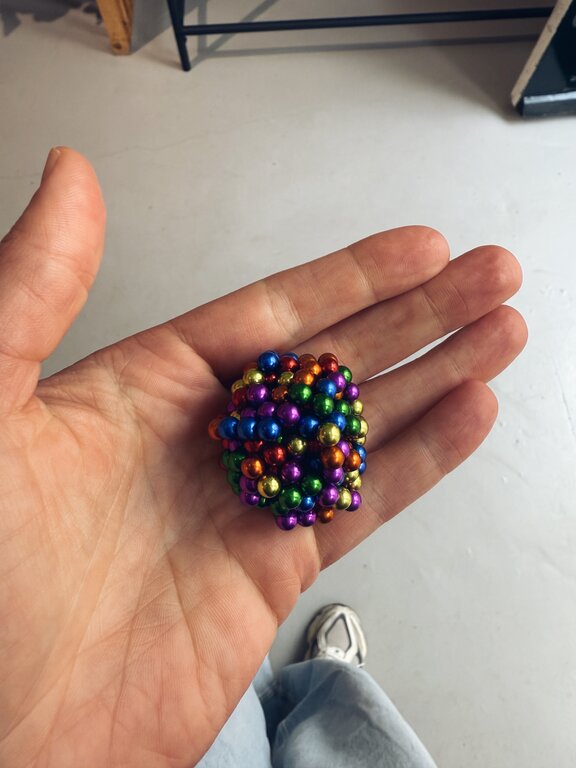 Spelendgoed magneet balletjes // 216 stuks / 5 mm lichtblauw