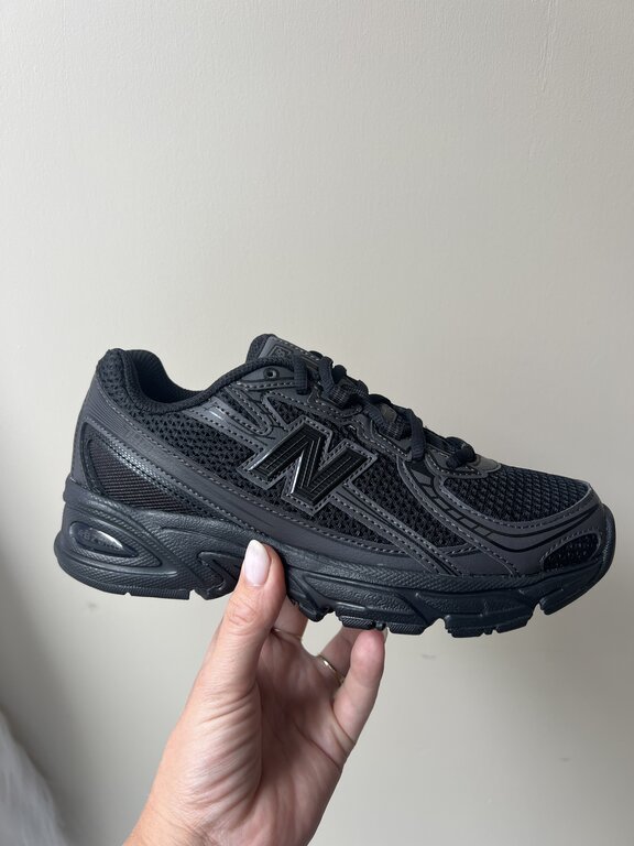 New Balance 740 teens // black cement / black