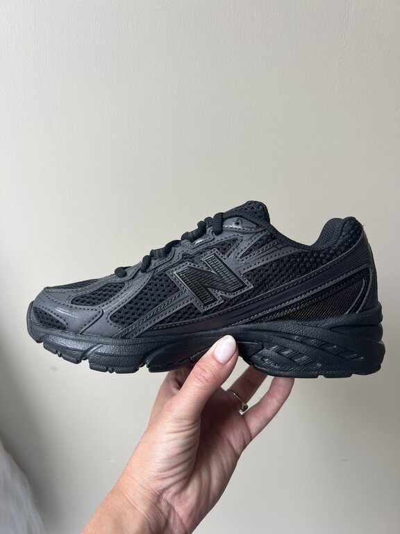 New Balance 740 teens // black cement / black