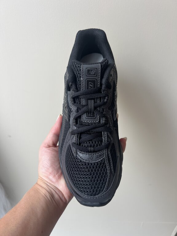 New Balance 740 teens // black cement / black