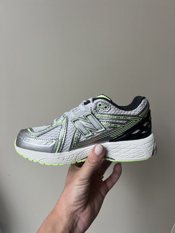 New Balance 1906 teens // dark silver metallic / mint flas