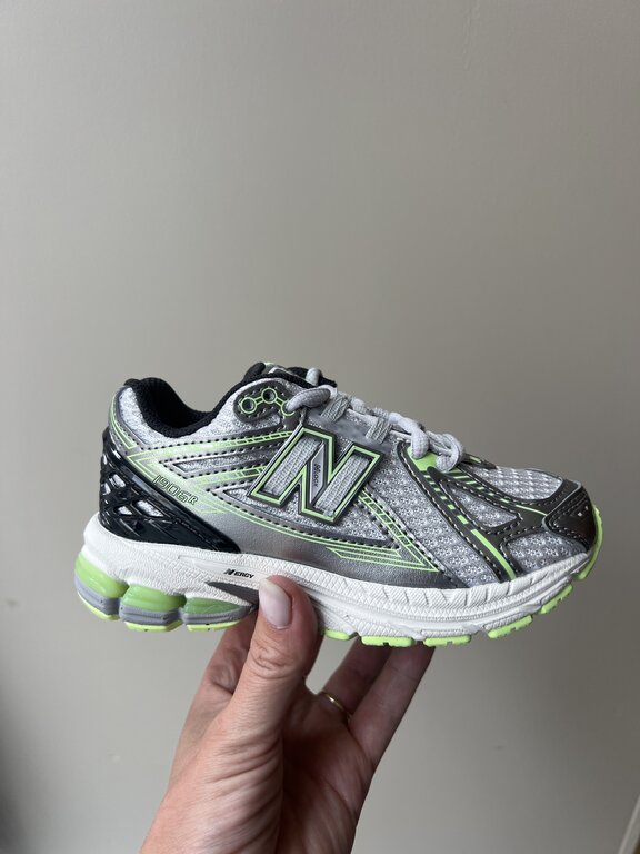 New Balance 1906 kids // dark silver / metallic mint flas
