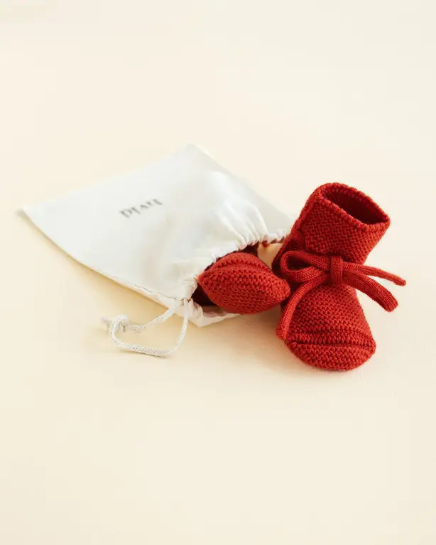 hvid booties // red