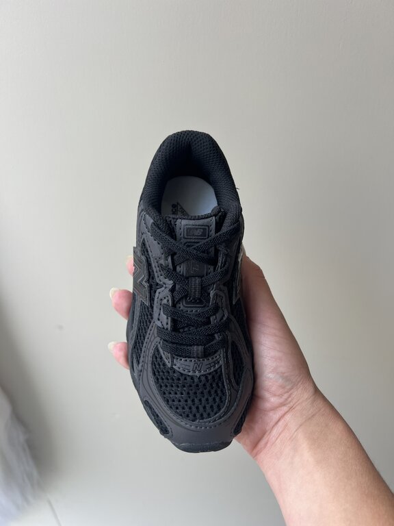 New Balance 740 kids // black cement / black