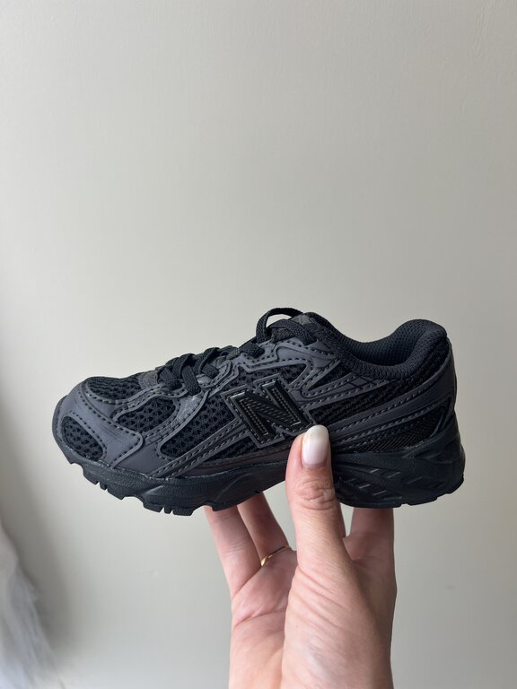 New Balance 740 kids // black cement / black
